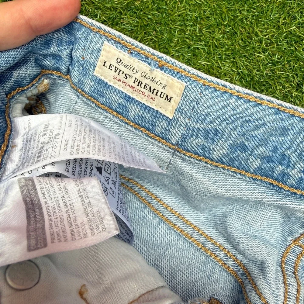 Levis Premium 501 Original Distressed Denim Shorts Button Fly Light Wash Size 26